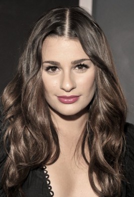 http://www.hollywoodlife.com/2011/02/14/grammy-beauty-get-lea-michele%E2%80%99s-lovely-hair-look-from-dove-and-vote/