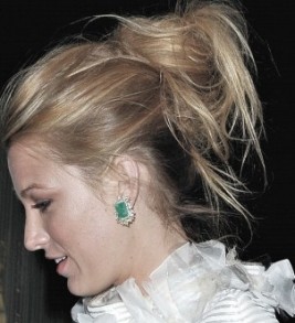 http://www.look.co.uk/beauty/blake-lively-works-the-hottest-celebrity-hairstyle-of-2011