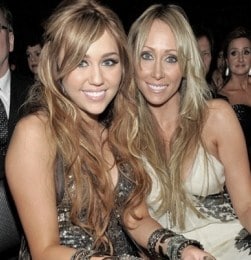 http://www.ology.com/celebs-and-gossip/top-10-celebrity-mother-daughter-lookalikes