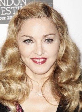 http://www.stylebistro.com/Celebrity+Hair/articles/r1t6jQr_D4E/Madonna+Lovely+Long+Curls+London+Premiere
