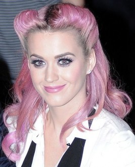 http://www.stylebistro.com/Fashion+Forum/articles/9zBn8XcmsSR/Katy+Perry+Rocks+Retro+Pink+Hairstyle