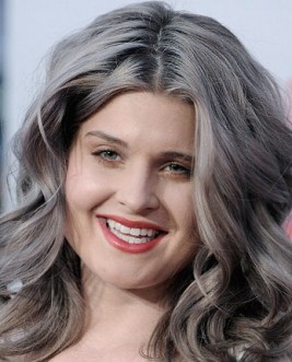 http://www.usmagazine.com/celebrity-beauty/news/kelly-osbourne-explains-her-new-gray-hair-color--2012121 