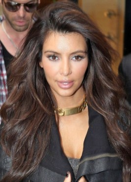 http://www.stylebistro.com/Celebrity+Hair/articles/xCb0BdM3BRP/Kim+Kardashian+Wears+Hair+Long+Wavy+Paris 