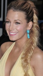 http://www.sheknows.com/beauty-and-style/articles/965815/celeb-hairstyle-of-the-week-blake-lively